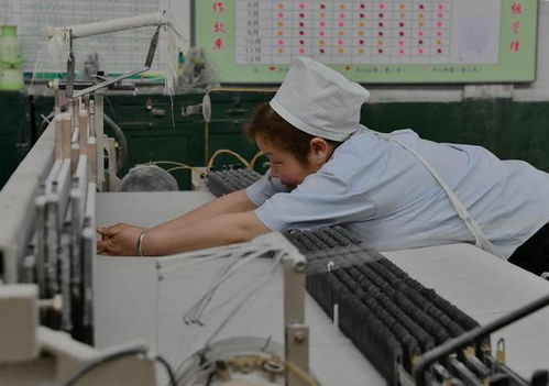 紡織車間“火爐”之謎 女職工汗如雨下，空調為何成奢望？